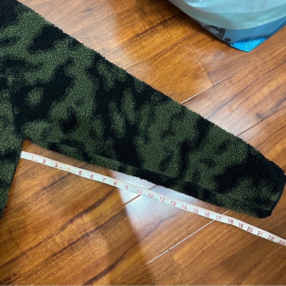 Carhartt Work In Progress Camo Sherpa Jacket Size XL - Picture 8 of 11